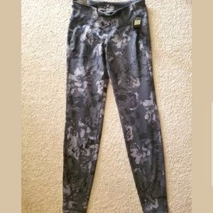 NWT old navy dark floral compression M